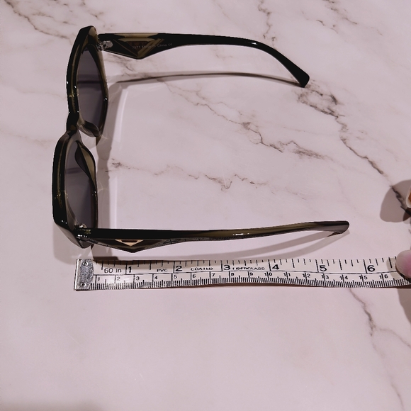 Stylish Black Sunglasses, Brand New - Picture 6 of 6